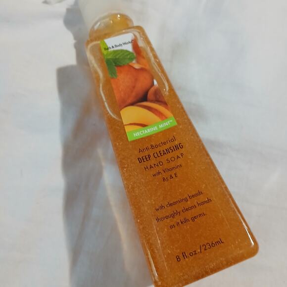 Bath & Body Works Nectarine Mint Anti-Bacterial Deep Cleansing Hand Soap NEW 8OZ - Picture 2 of 10